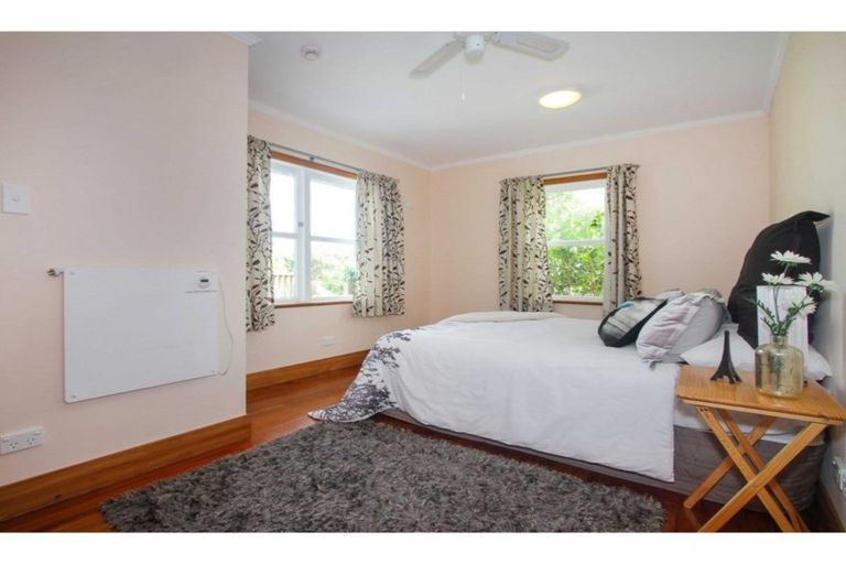 Photo of property in 24 Howard Road, Northcote, Auckland, 0627