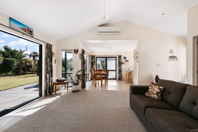 Photo of property in 76 Dalton Drive, Papamoa Beach, Papamoa, 3118