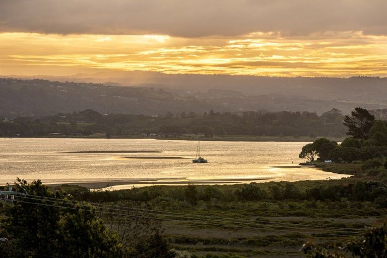 Photo of property in 348 Ngatai Road, Bellevue, Tauranga, 3110