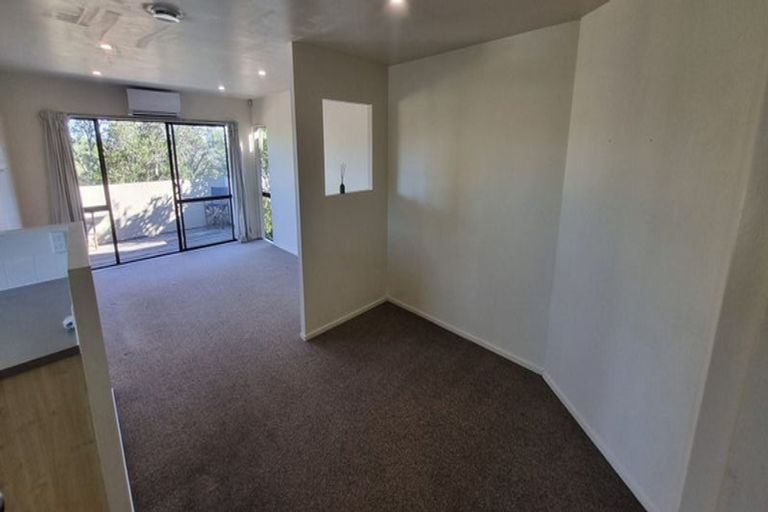 Photo of property in 22 Baulcomb Parade, Windsor Park, Auckland, 0632