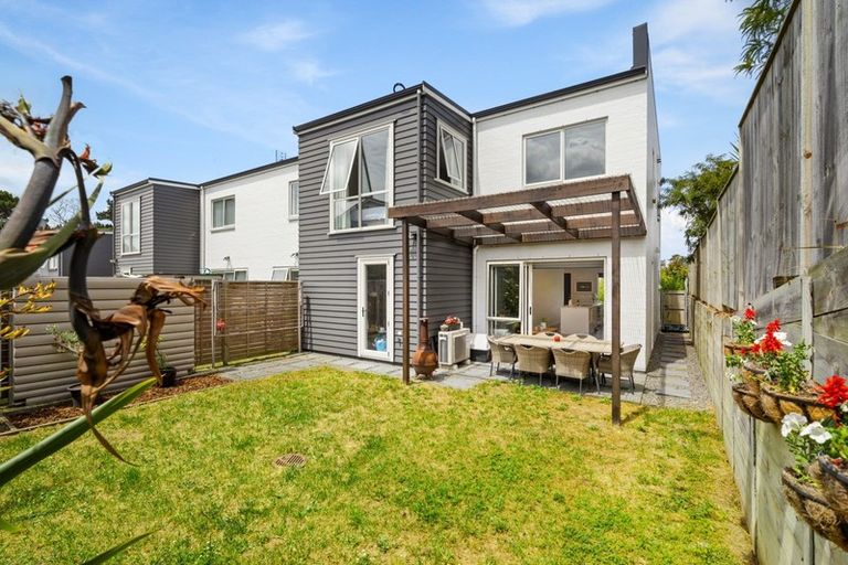 Photo of property in 1 Purei Lane, Massey, Auckland, 0614