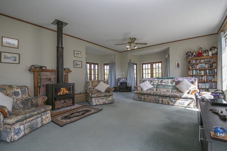 Photo of property in 18 School Road, Riverhead, 0820