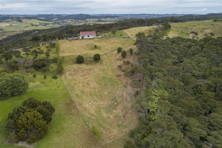 Photo of property in 173 Pinchgut Road, Kaukapakapa, 0873
