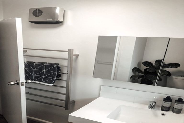 Photo of property in 2/85a Mays Road, Saint Albans, Christchurch, 8052