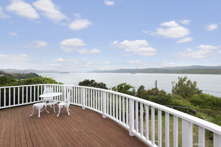 Photo of property in 22 Tai Paku Paku Road, Karaka Bays, Wellington, 6022