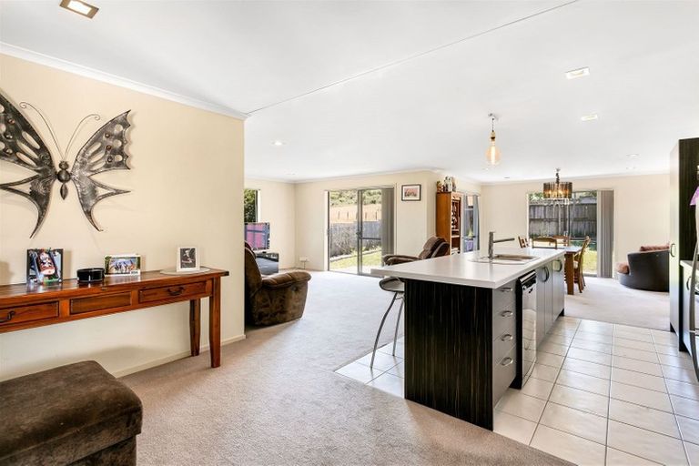 Photo of property in 70 South Kensington Way, Henderson, Auckland, 0612