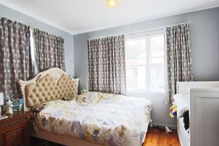 Photo of property in 27 Kohekohe Street, New Lynn, Auckland, 0600