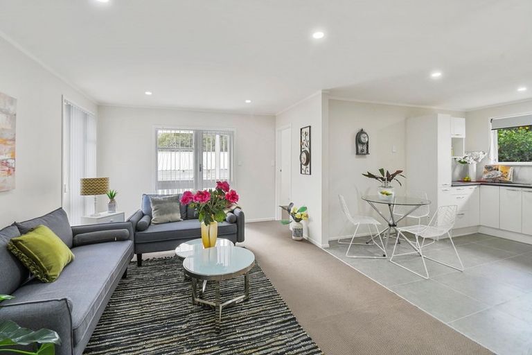 Photo of property in 2 Dulcie Place, Red Hill, Papakura, 2110