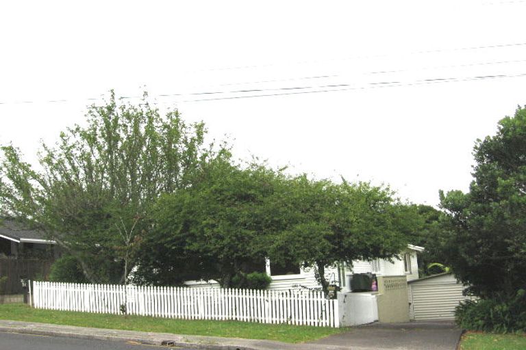 Photo of property in 2/51 Ocean View Road, Hillcrest, Auckland, 0627