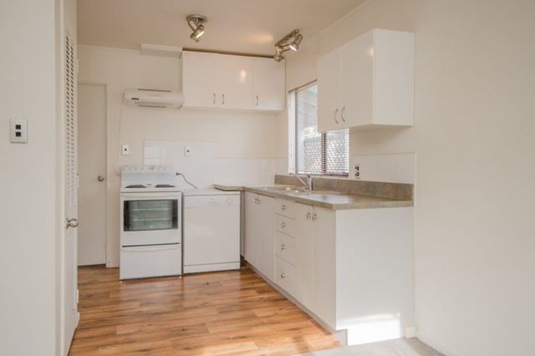 Photo of property in 1/3 Gloria Avenue, Te Atatu Peninsula, Auckland, 0610