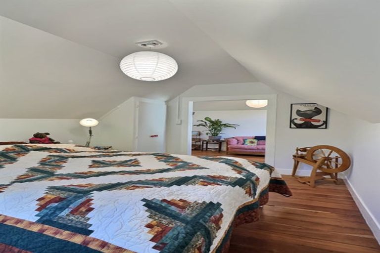 Photo of property in 37 Milton Road, Bluff Hill, Napier, 4110