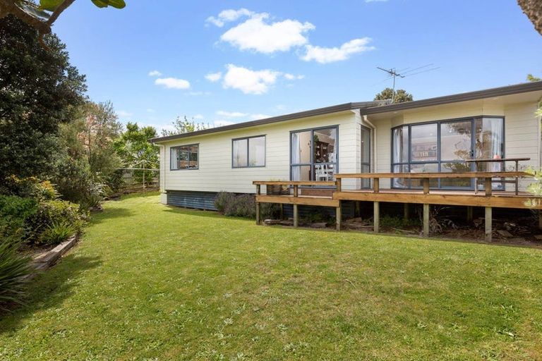 Photo of property in 90 Collingwood Road, Waiuku, 2123
