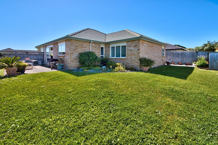 Photo of property in 37 Espalier Drive, Henderson, Auckland, 0612