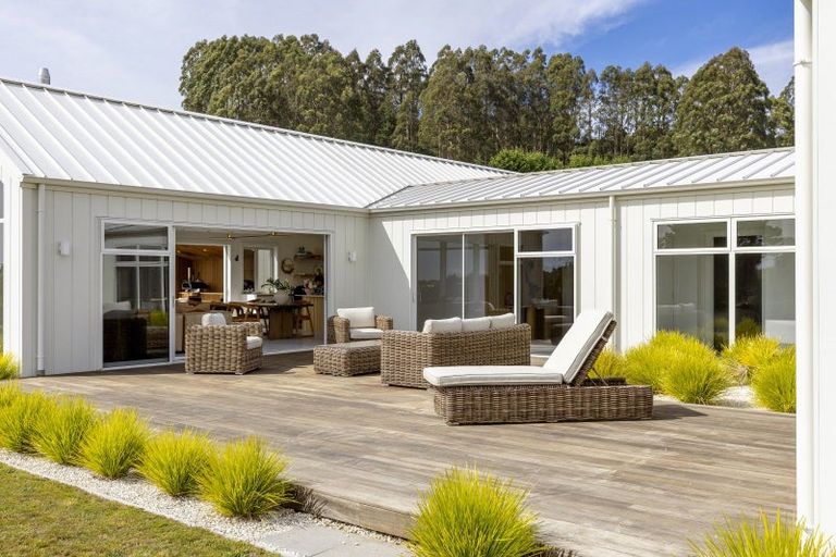 Photo of property in 13 Lochinvar Lane, Acacia Bay, Taupo, 3385
