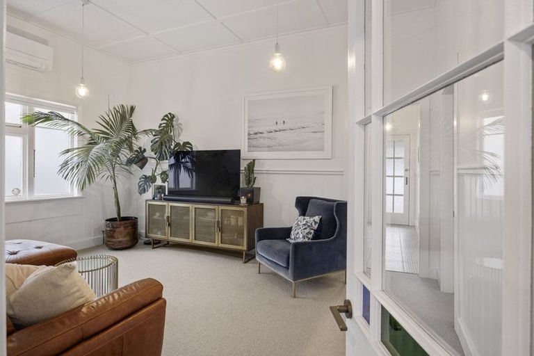 Photo of property in 251a Courtenay Street, Strandon, New Plymouth, 4312