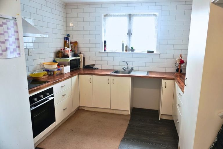 Photo of property in 16 Parrs Cross Road, Henderson, Auckland, 0612