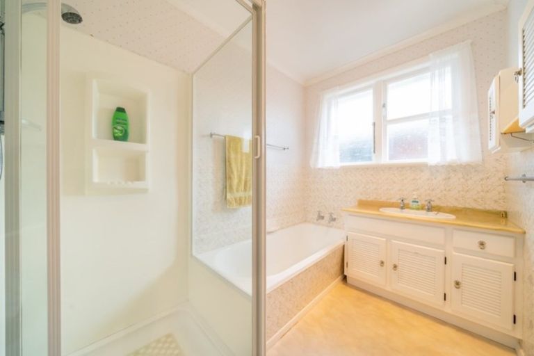 Photo of property in 96 Fraser Crescent, Elderslea, Upper Hutt, 5018