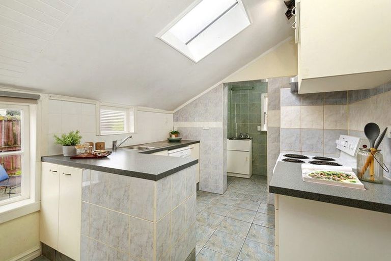 Photo of property in 14 Oxford Street, Tawa, Wellington, 5028