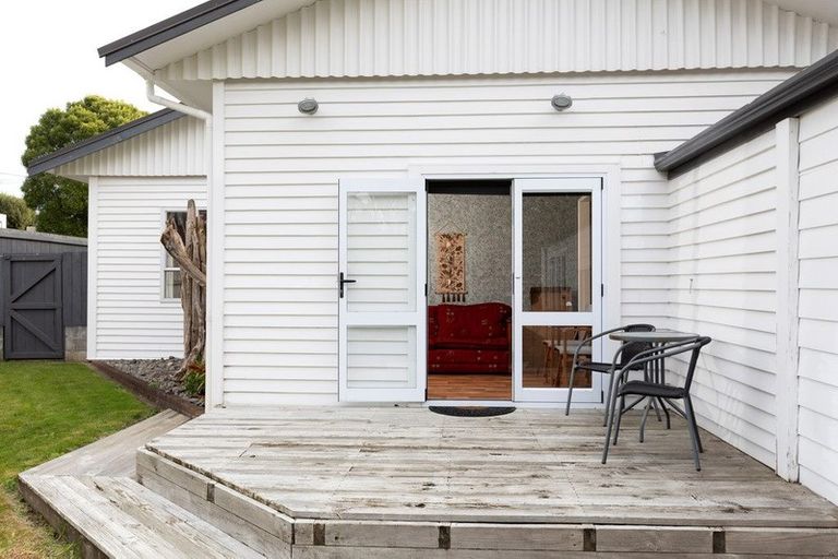 Photo of property in 7 Peace Avenue, Moturoa, New Plymouth, 4310