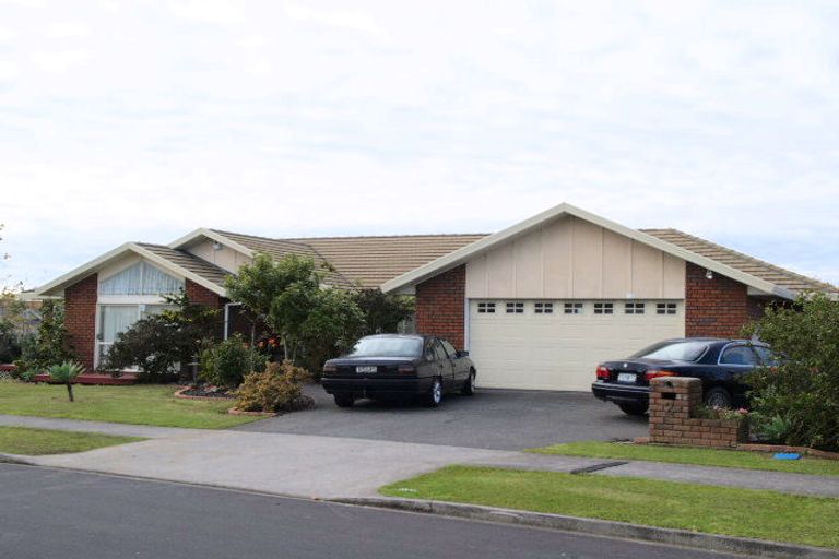 Photo of property in 2 Ambleside Drive, Northpark, Auckland, 2013