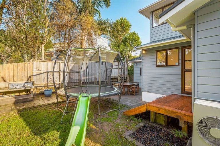 Photo of property in 60 Rhinevale Close, Henderson, Auckland, 0612