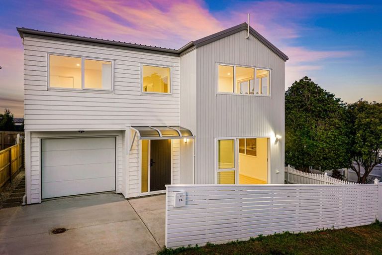 Photo of property in 2a Northgrove Avenue, Hillcrest, Auckland, 0627
