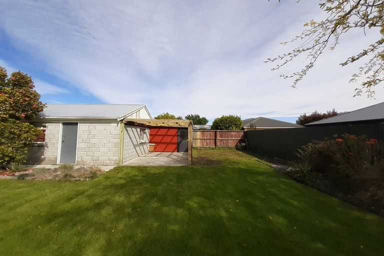 Photo of property in 67 Farquhars Road, Redwood, Christchurch, 8051