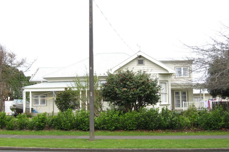 Photo of property in 52 Record Street, Fitzroy, New Plymouth, 4312
