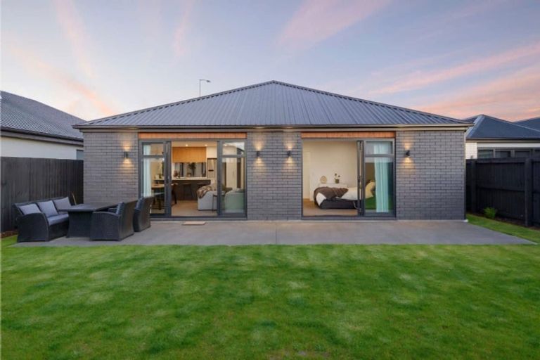 Photo of property in 7/21 Blakes Road, Belfast, Christchurch, 8051