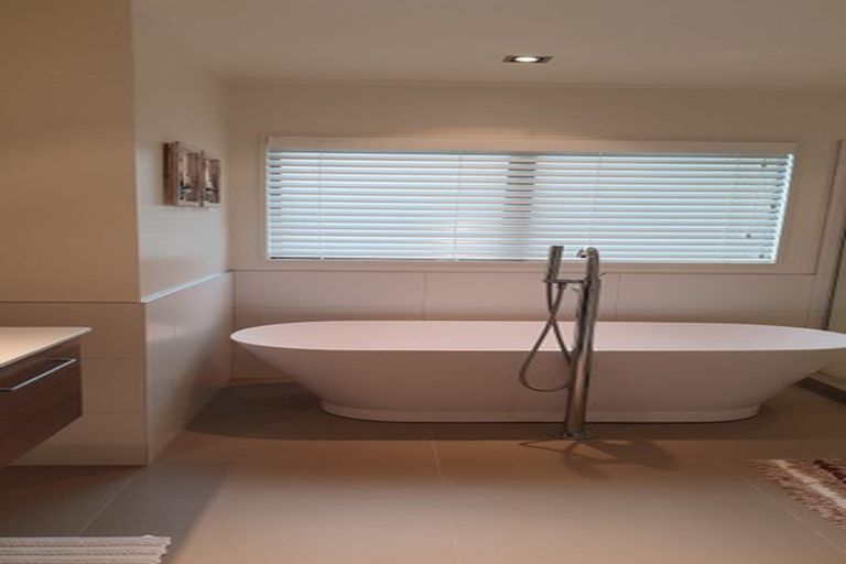 Photo of property in 17 Ferntree Terrace, West Harbour, Auckland, 0618