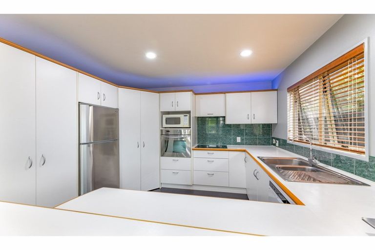 Photo of property in 28 Brockworth Place, Riccarton, Christchurch, 8011