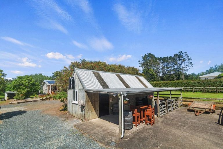 Photo of property in 169 Awa Road, Kumeu, 0891