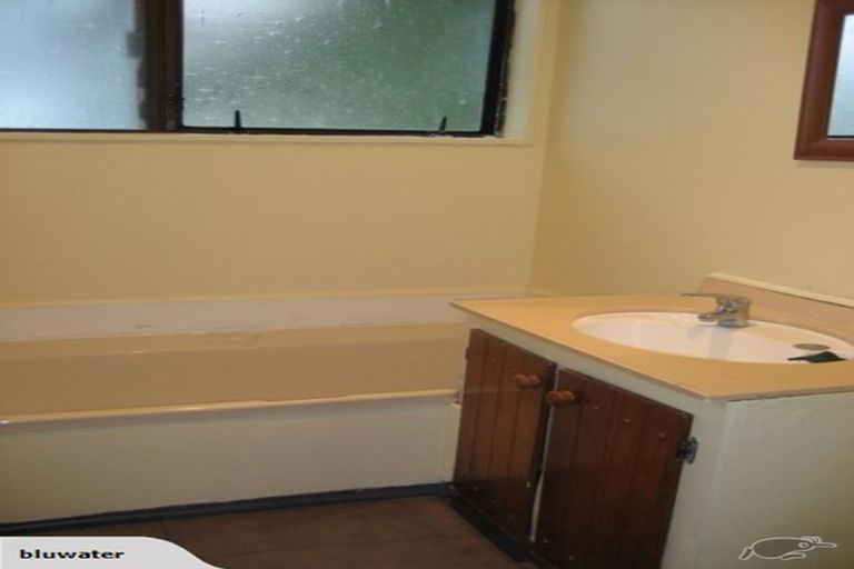 Photo of property in 4 Sasanqua Way, Crofton Downs, Wellington, 6035