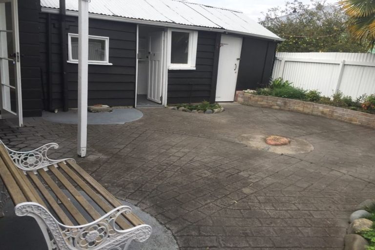 Photo of property in 2 Chaucer Road, Hospital Hill, Napier, 4110