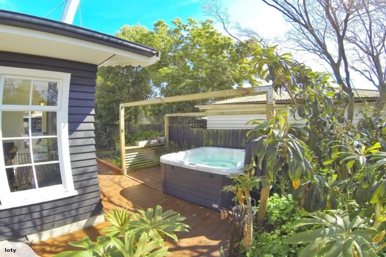 Photo of property in 12 Malcolm Avenue, Cashmere, Christchurch, 8022