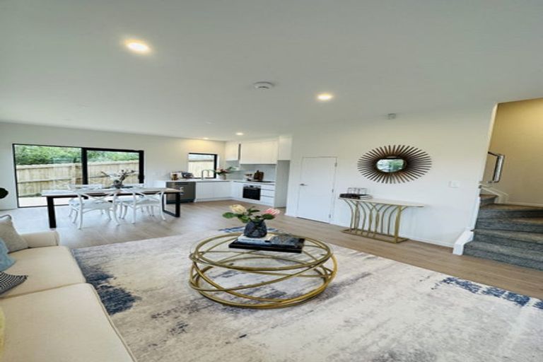 Photo of property in 4d Flaunty Place, West Harbour, Auckland, 0618