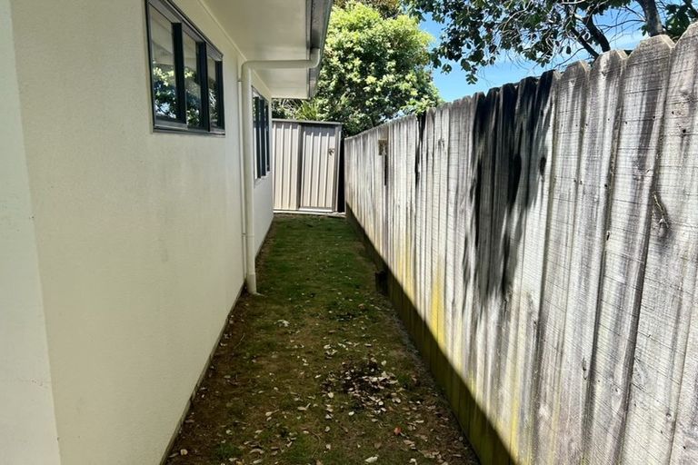 Photo of property in 12 Senator Drive, Manurewa, Auckland, 2105