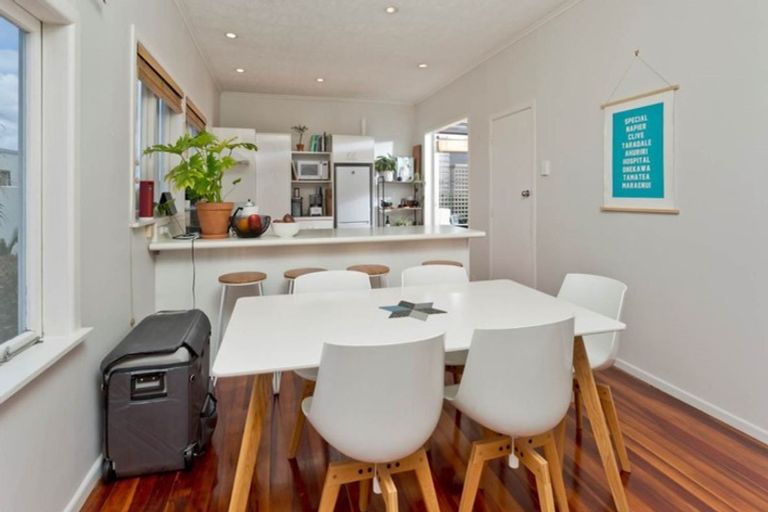 Photo of property in 1/160 East Coast Road, Forrest Hill, Auckland, 0620