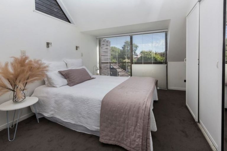 Photo of property in 94b Aikmans Road, Merivale, Christchurch, 8014