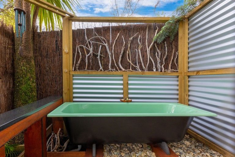 Photo of property in 102a Milton Terrace, Picton, 7220