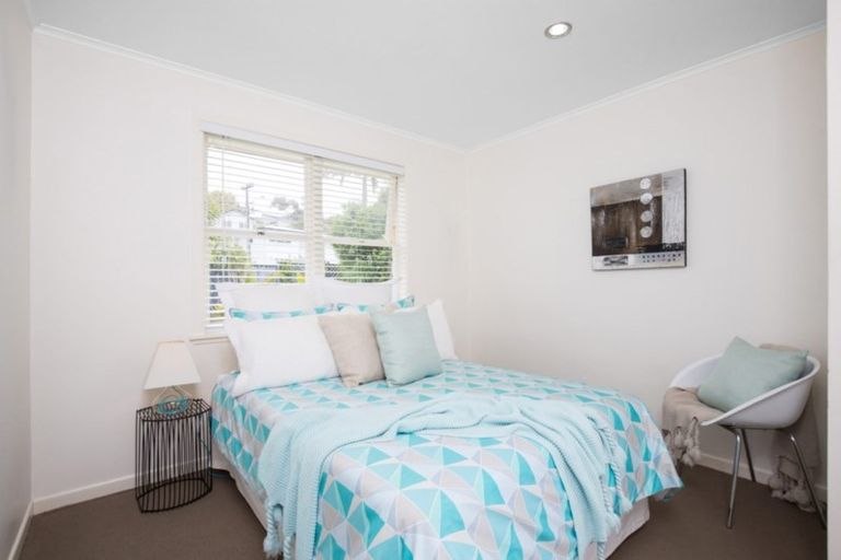 Photo of property in 1/19 Becroft Drive, Forrest Hill, Auckland, 0620