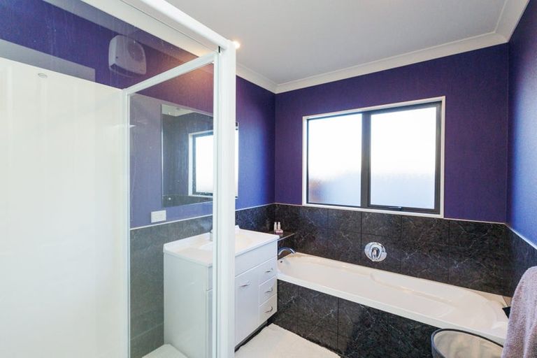 Photo of property in 3 Sunshine Place, Kelvin Grove, Palmerston North, 4414