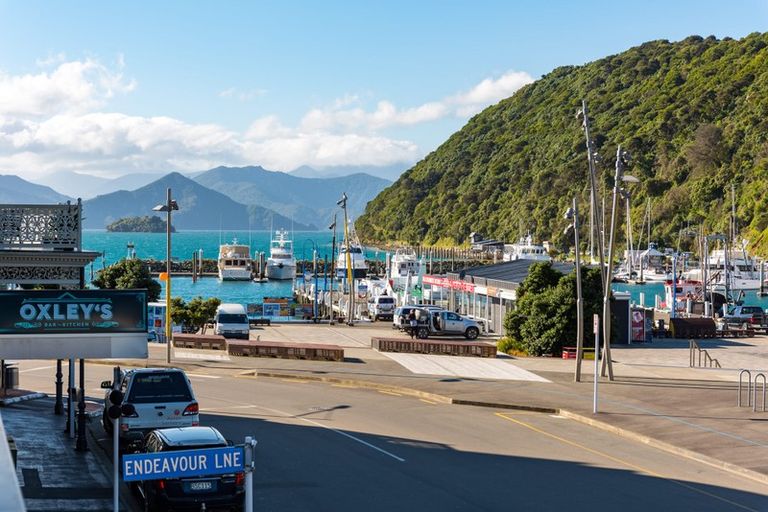 Photo of property in 11-19 Wellington Street, Picton, 7220