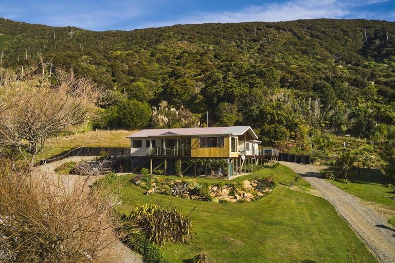 Photo of property in 3582 Kenepuru Road, Black Rock, Picton, 7282