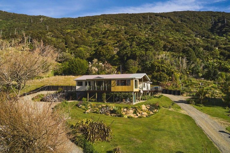 Photo of property in 3582 Kenepuru Road, Black Rock, Picton, 7282