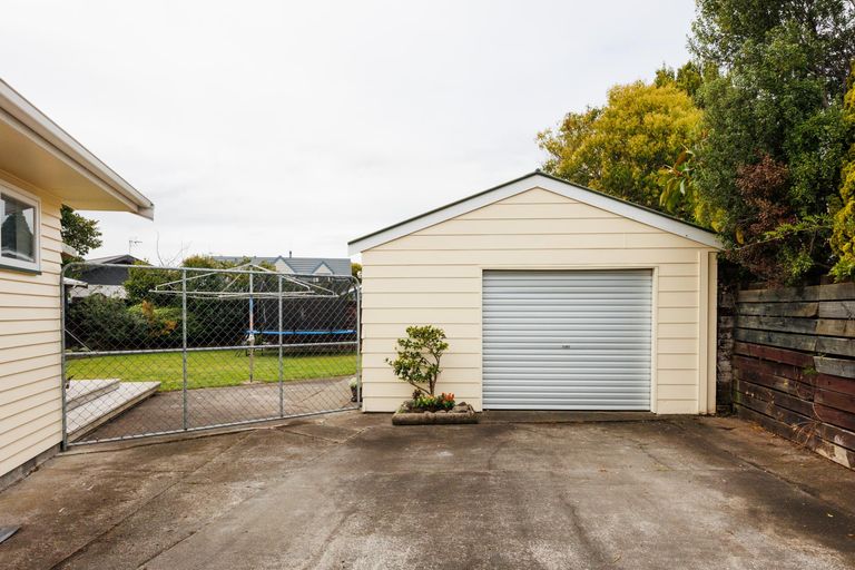 Photo of property in 21 Acacia Street, Kelvin Grove, Palmerston North, 4414