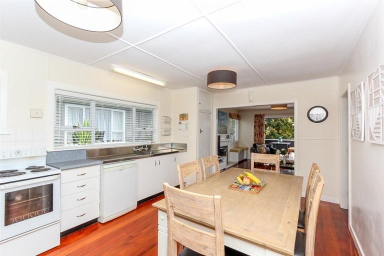 Photo of property in 18 Karaka Street, Merrilands, New Plymouth, 4312