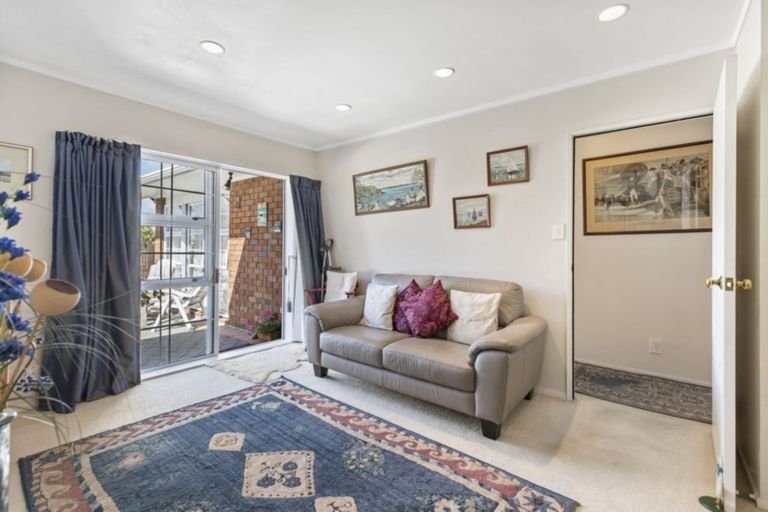 Photo of property in 2 Mirabell Place, Golflands, Auckland, 2013