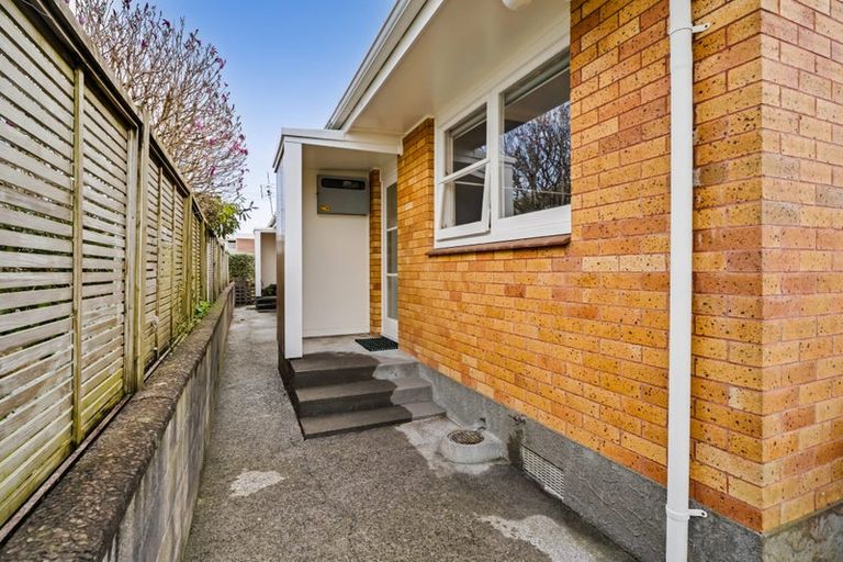 Photo of property in 2/6 Essex Street, Vogeltown, New Plymouth, 4310