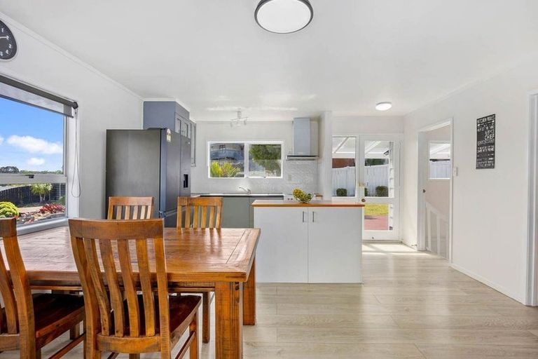 Photo of property in 24 Squirrel Lane, Browns Bay, Auckland, 0630